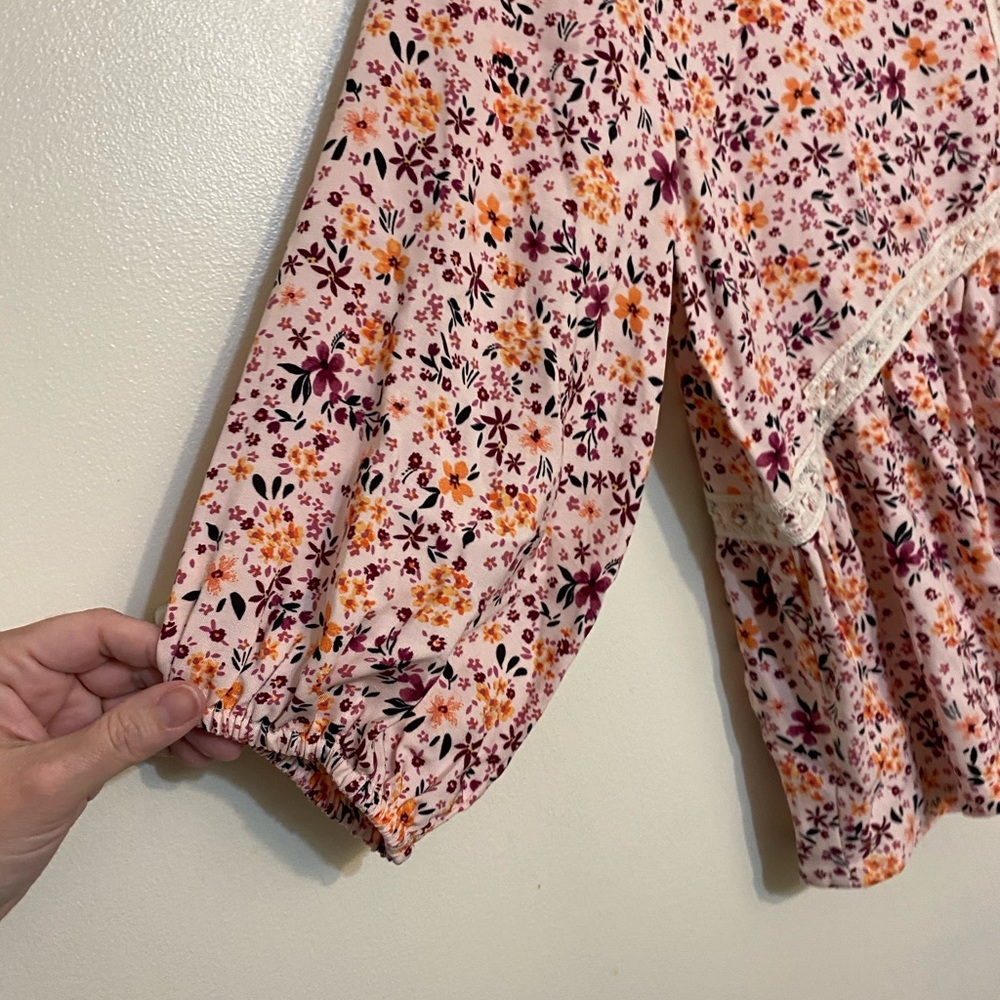 NWT Vanilla Star pink floral vneck high low blouse - Picture 6 of 7